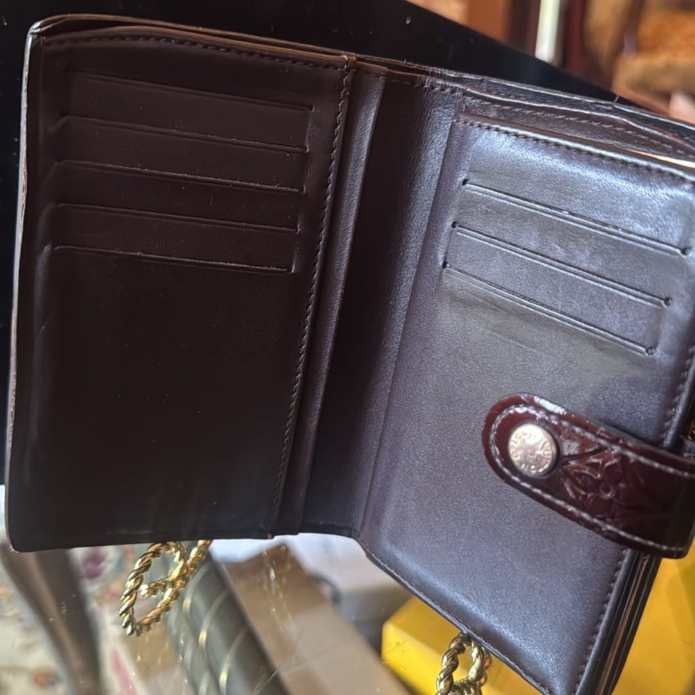 Louis Vuitton Vernis Deep Burgundy Patent Compact Wallet with kiss lock - Picture 4 of 8
